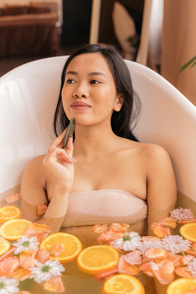 Baño de flores casero: un ritual de cuidado personal que definitivamente deberías probar