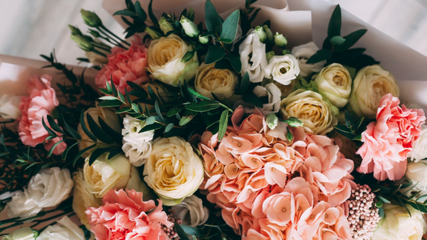 Una guía completa para enviar flores de felicitación elegantes