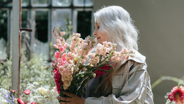 Un estudio demuestra que las flores hacen más felices a las personas mayores